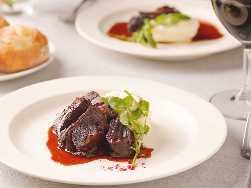 牛ほほ肉と赤ワイン